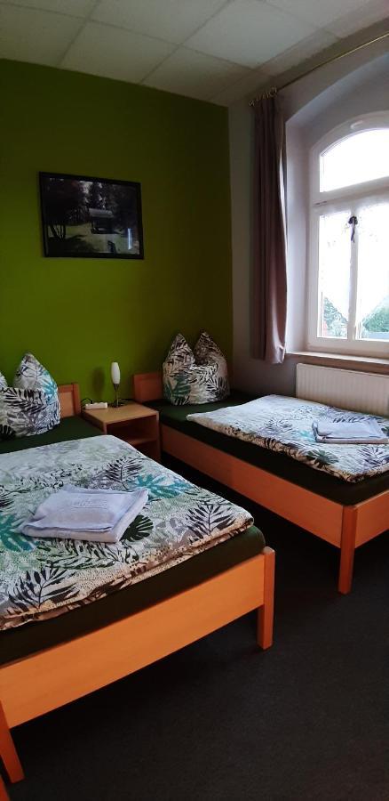 Gasthof Zum Alten Schulmeister Harra Bagian luar foto