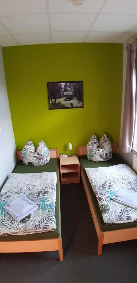 Gasthof Zum Alten Schulmeister Harra Bagian luar foto